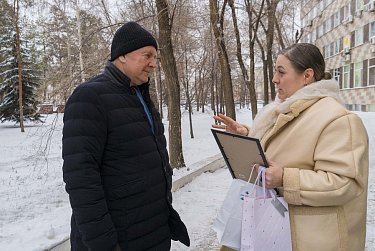 230 подарков от депутатов